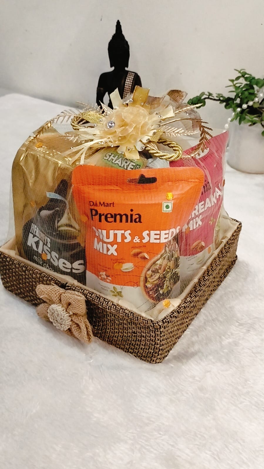 β¨ premium dry fruits & chocolate gift hamper | healthy & delightful basket β¨ premium dry fruits & chocolate gift hamper | healthy & delightful basket